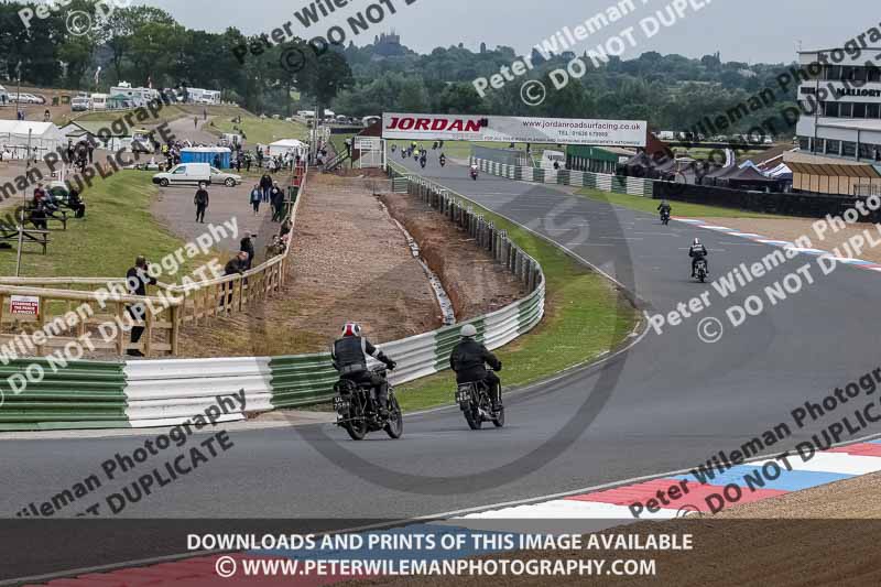 Vintage motorcycle club;eventdigitalimages;mallory park;mallory park trackday photographs;no limits trackdays;peter wileman photography;trackday digital images;trackday photos;vmcc festival 1000 bikes photographs